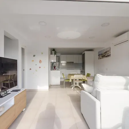 Terraced 2 Bedroom * מספאלומס